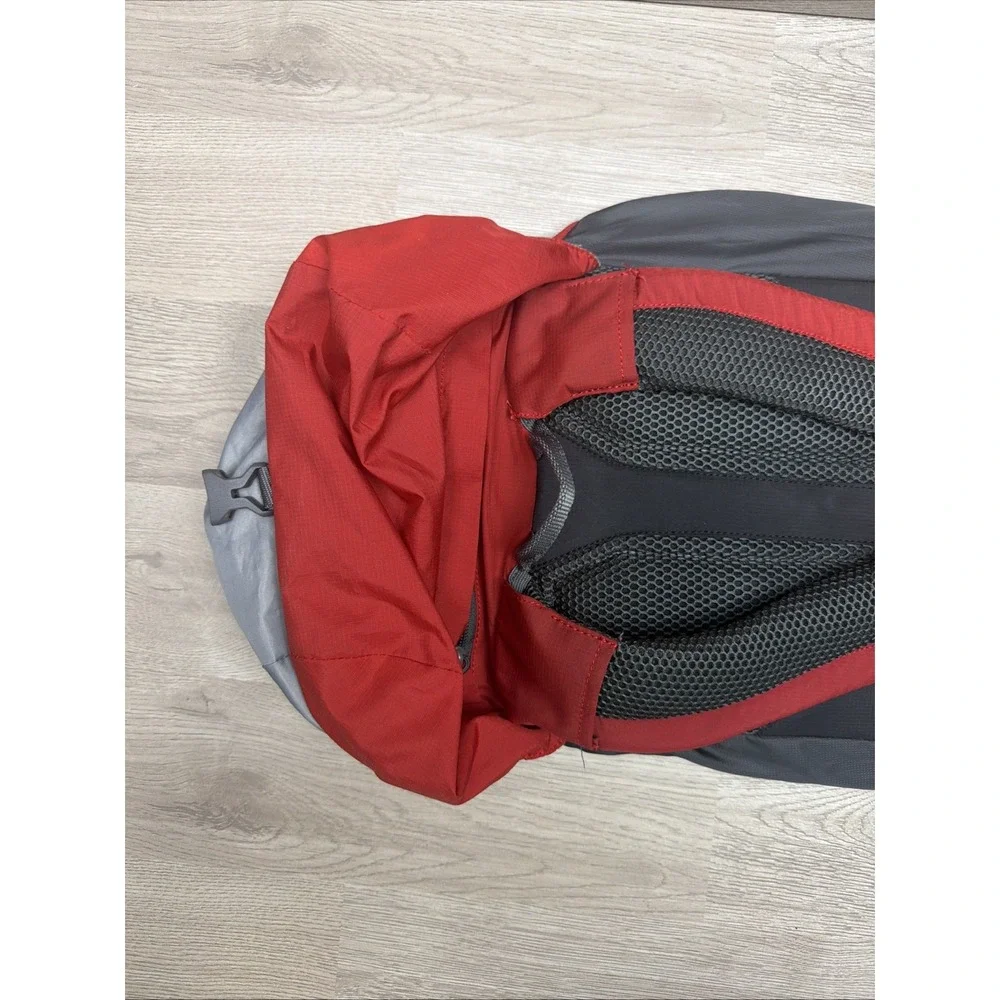 Kelty Basin 15L Red Hiking Daypack Backpack Padded Shoulders Laptop Sleeve